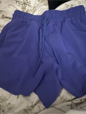 Athleta Crossroads Shorts
Indigo Purple Blue XS